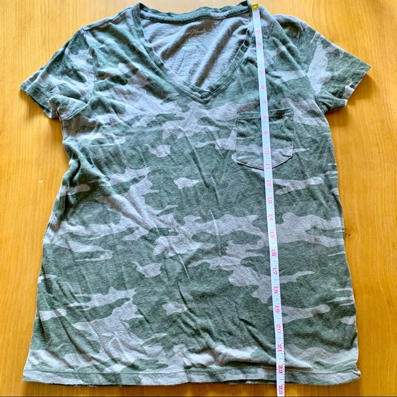 ✨ Universal Thread Camo V Neck Pocket Tee - XS - Picture 7 of 7